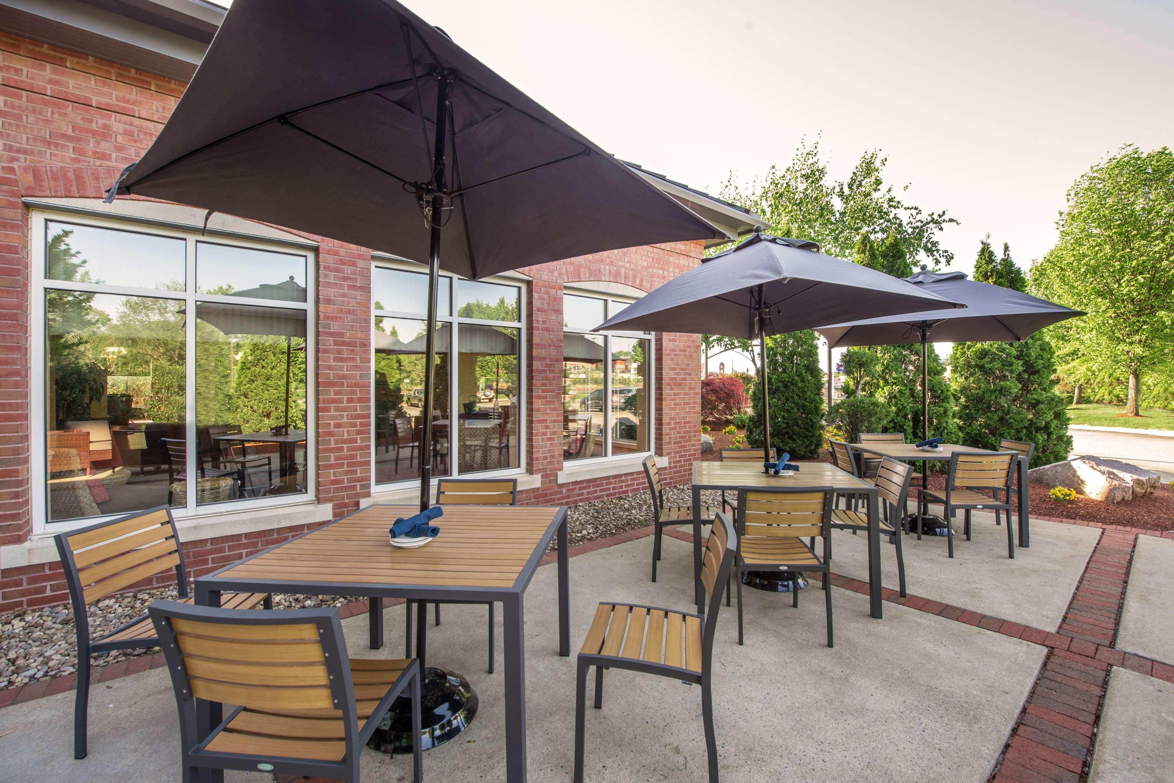 Hilton Garden Inn Manchester Downtown Exterior photo