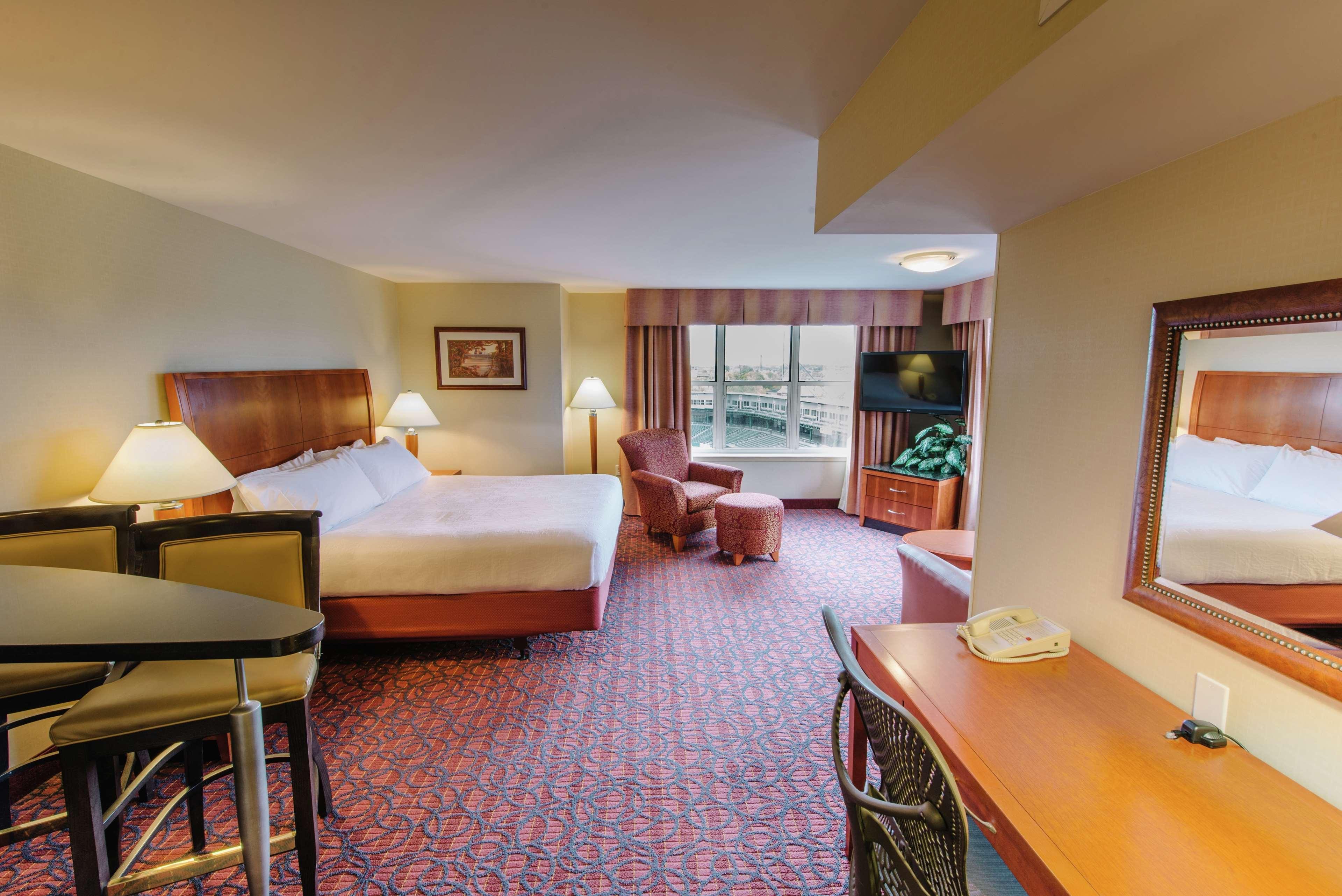 Hilton Garden Inn Manchester Downtown Exterior photo