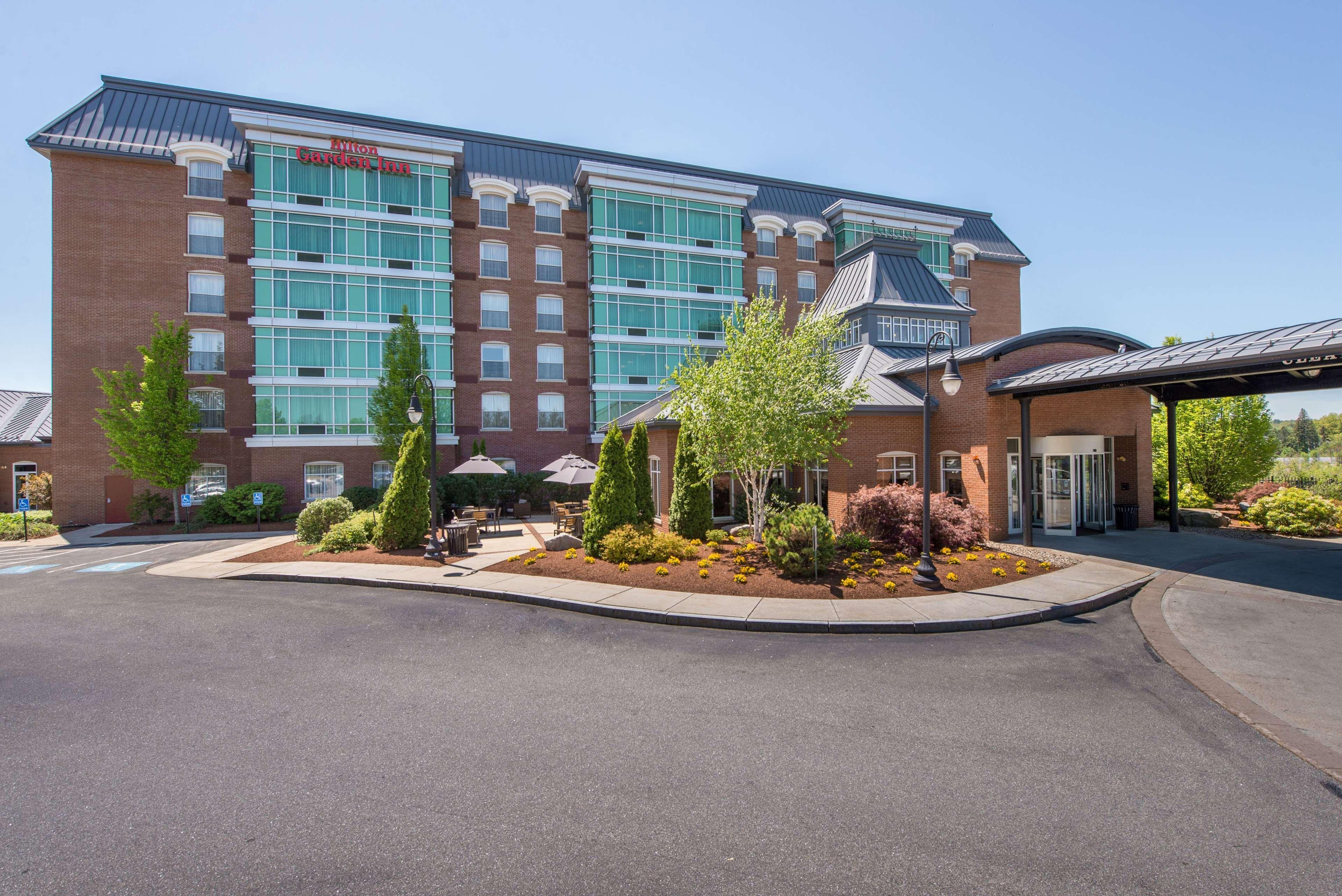 Hilton Garden Inn Manchester Downtown Exterior photo