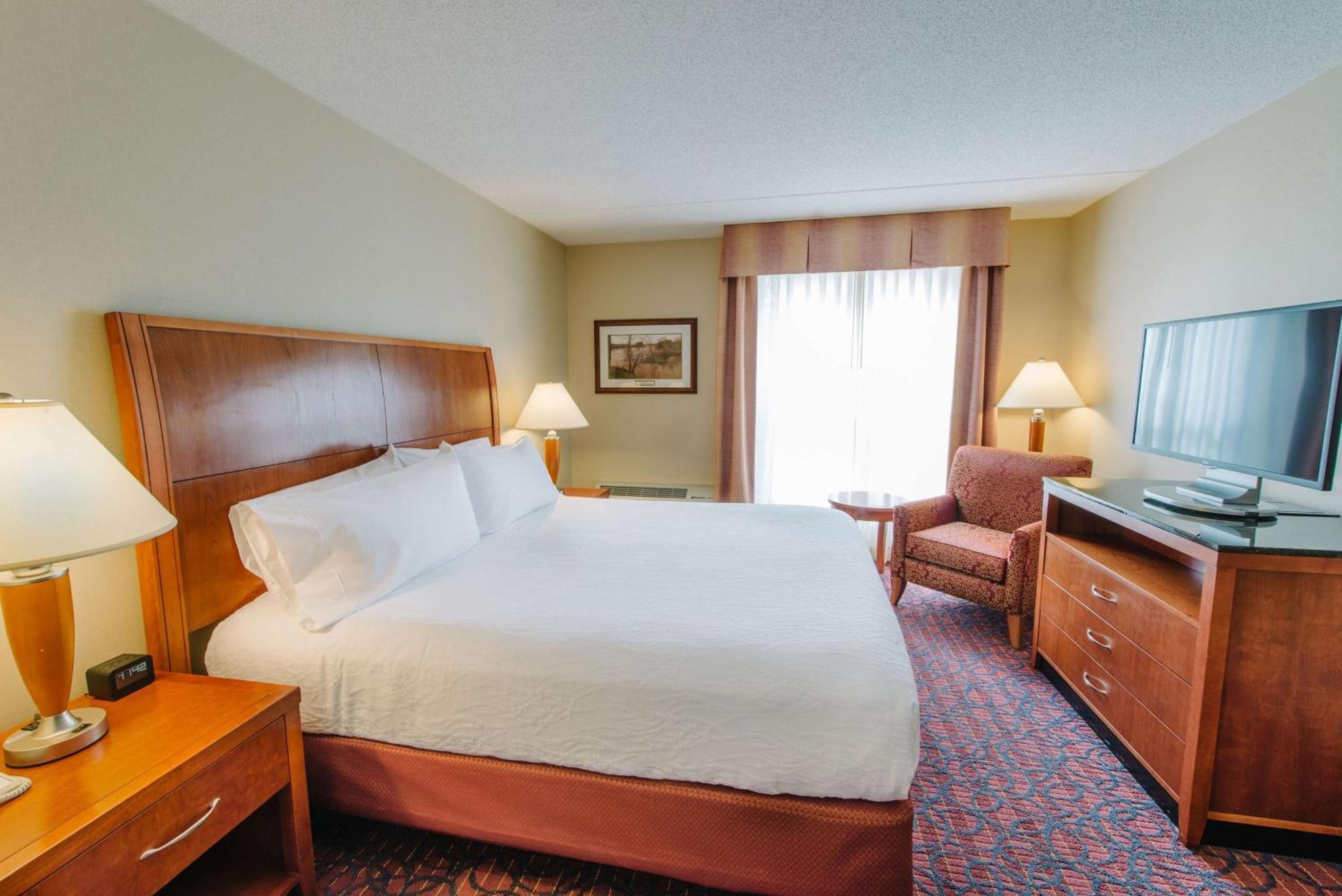 Hilton Garden Inn Manchester Downtown Exterior photo