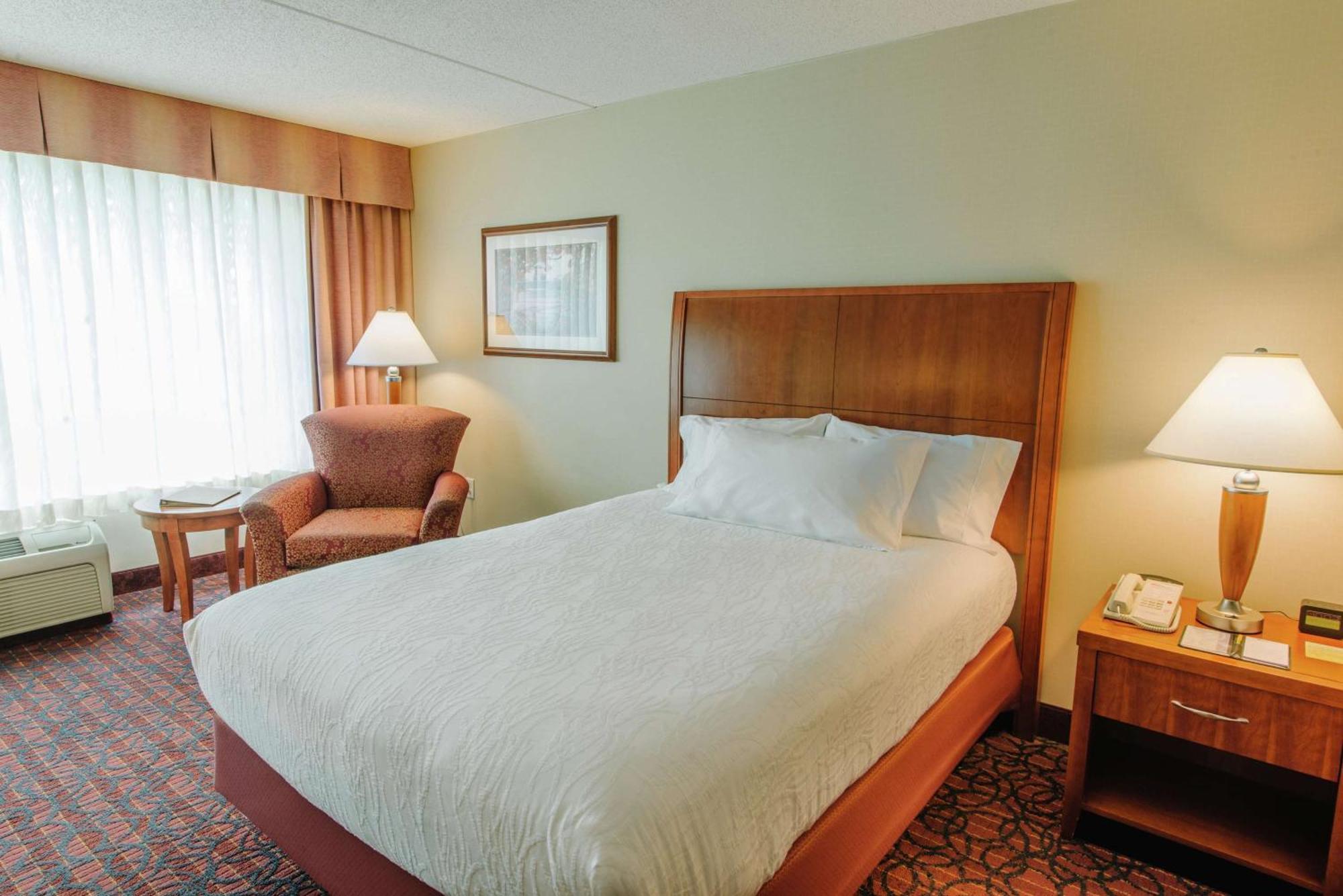 Hilton Garden Inn Manchester Downtown Exterior photo