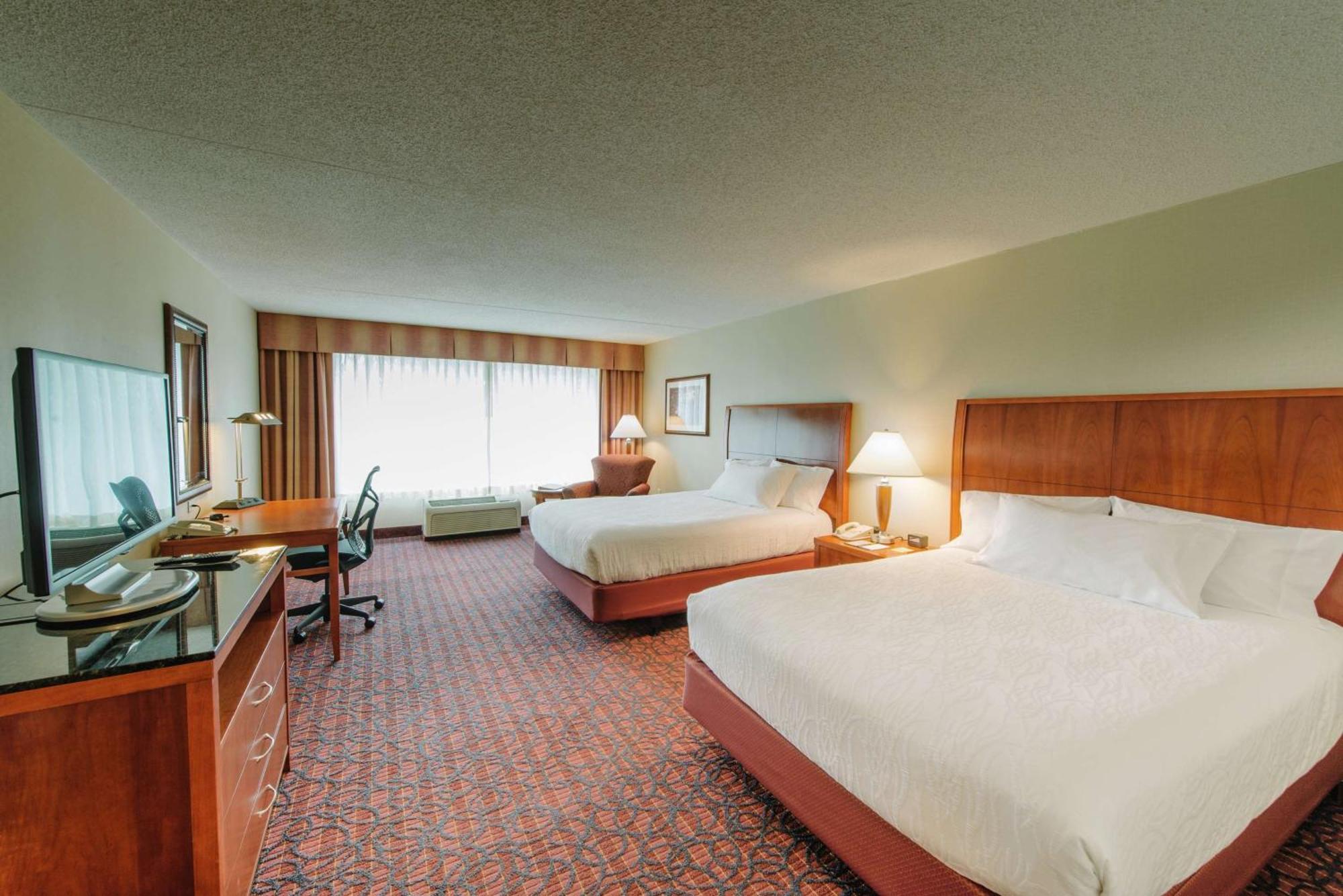 Hilton Garden Inn Manchester Downtown Exterior photo