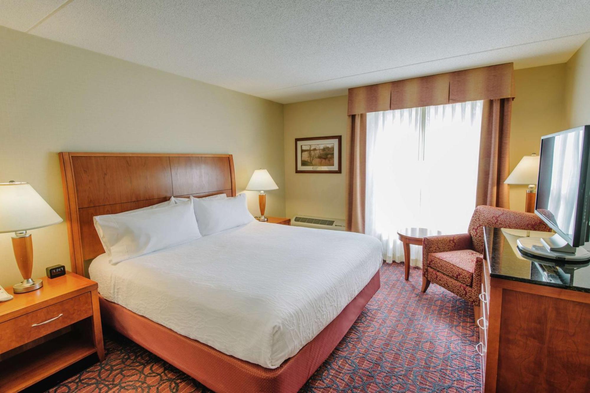 Hilton Garden Inn Manchester Downtown Exterior photo