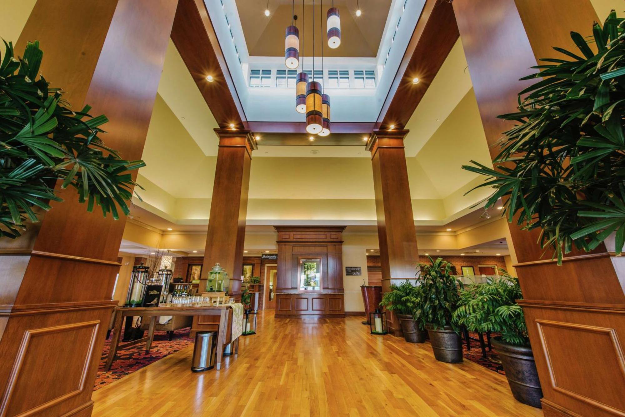 Hilton Garden Inn Manchester Downtown Exterior photo
