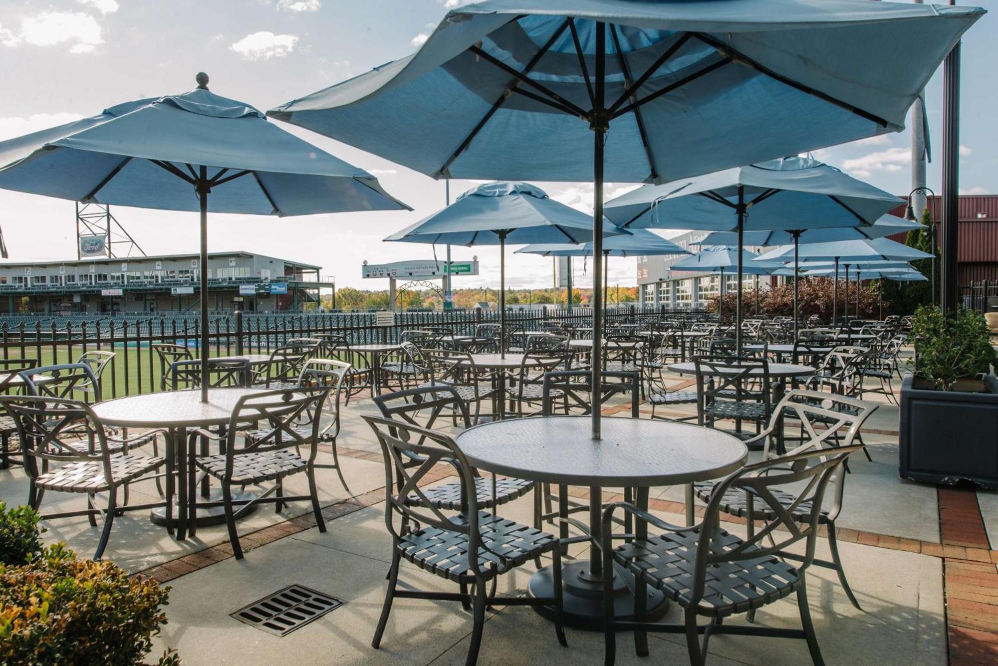 Hilton Garden Inn Manchester Downtown Exterior photo